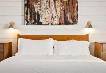 Boutique Room steps from Downtown Mall Rose Jean - Room 4 has Balcony rooms