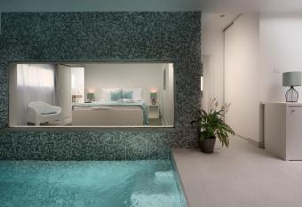 Monvidal Residence - Adults Only allows 18 year olds to book a room