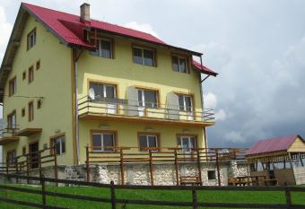 Pensiunea Pui de Urs Sirnea has Balcony rooms