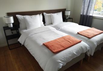 Bambinas Guest House H  ssleholm allows 18 year olds to book a room