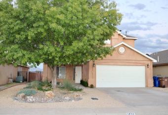 Spacious Home Neighboring Sports Fields 3 allows 18 year olds to book a room