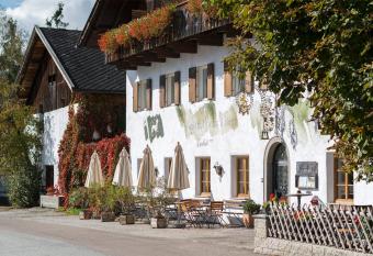 Landhotel Gasthof Zum L  wen has Balcony rooms