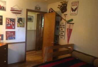 Cozy on Lake Shore has Balcony rooms