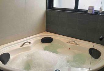 Ruya Flat - Hidro privativa/Piscina - S  o Vicente allows 18 year olds to book a room