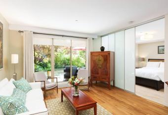 Asian Meets Modern 1 BDR near China Town and FREE Parking has Balcony rooms