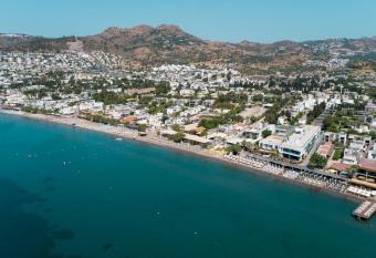 Kefi Beach & Suites has Balcony rooms