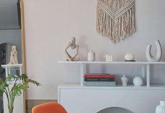 Uijeongbu Stay Yung Eulji Uni Hospital 4min has rooms with a private hot tub