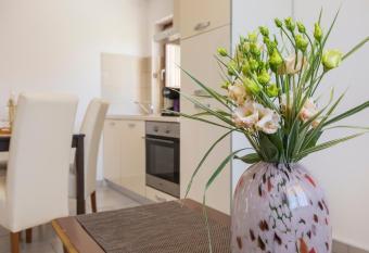 Apartmani Xenia & Desiderio has Balcony rooms