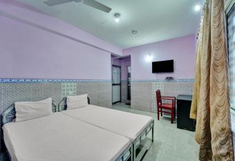 OYO GURU NANAK RESIDENCY allows 18 year olds to book a room