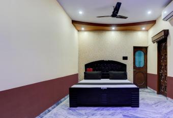 OYO Flagship Mamta hotel and marriage lawn allows 18 year olds to book a room