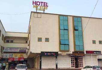 HOTEL MY STAY has Smoking/Balcony rooms