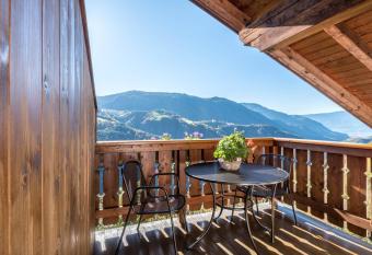 Gfinkerhof Mendel has Balcony rooms