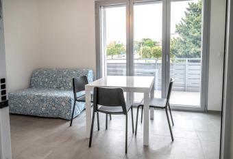 SE028 - Mondolfo, bilocale al primo piano con balcone e aria condizionata has Balcony rooms