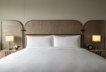 InterContinental Wuxi Taihu New City has rooms with a private hot tub