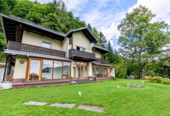 Art in Waldfrieden has Balcony rooms