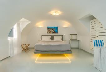 Central Fira Hotel allows 18 year olds to book a room