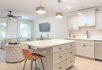 Magnolia Garden - Ground Level, Easy Parking has Balcony rooms