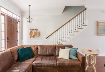 3 Bedroom Liberty House in Downtown with Parking has Balcony rooms