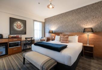 The State Hotel allows 18 year olds to book a room