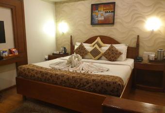 Hotel Punjab Palace allows 18 year olds to book a room