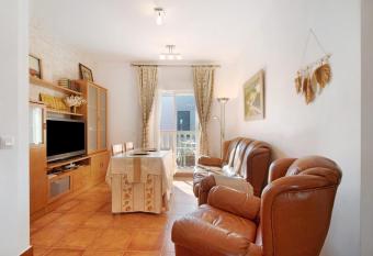 Villa Maria has Balcony rooms