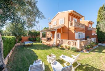 Villa Amelia cerca de cala Pi has Balcony rooms