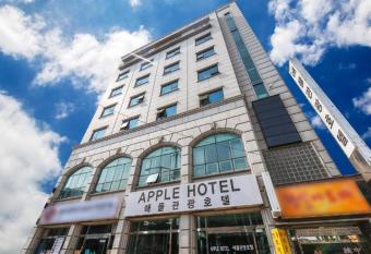 Apple Hotel allows 18 year olds to book a room