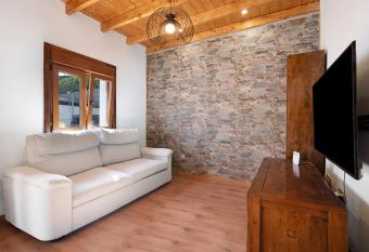 La Tirajanera 2 has Balcony rooms