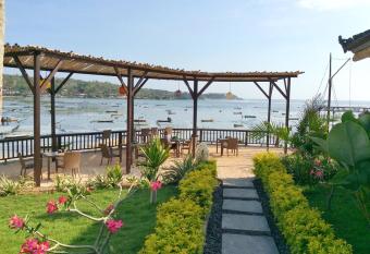 Laguna Reef Huts allows 18 year olds to book a room
