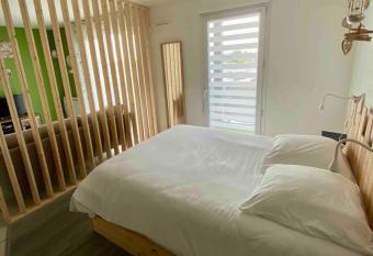 Le porte bonheur has Balcony rooms