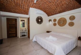 Paulas Suites Terraza allows 18 year olds to book a room