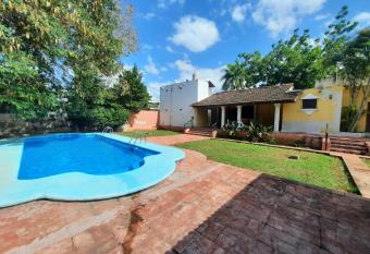 Casona 58 montejo has rooms with a private hot tub