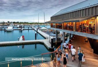 Shell Cove Coastal Haven has Balcony rooms