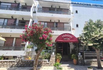 Paradise Hotel allows 18 year olds to book a room