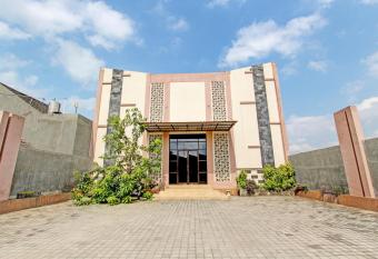 Capital O 93204 Hotel Mulia Dua Syariah allows 18 year olds to book a room