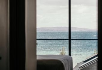 Met Apartments has Balcony rooms