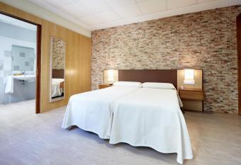 Hostal Campo Nuevo allows 18 year olds to book a room