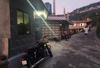 Luniva Thulo Patley home stay. Kurseong has Smoking/Balcony rooms