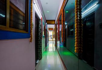 OYO Flagship THE URBAN STAY allows 18 year olds to book a room