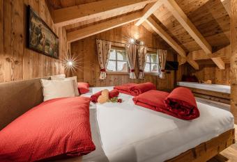 FARM CHALET JUSCIARA has Balcony rooms