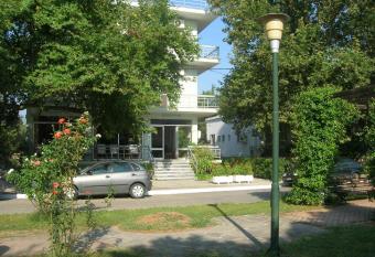 Ermis has Balcony rooms