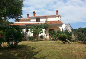 Apartment Toni has Balcony rooms