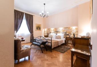 Unique Luxury Rooms has Balcony rooms