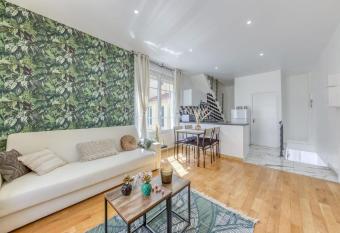 Joli Appartement de vacances has Balcony rooms