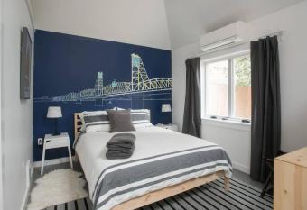 The Hawthorne Hideaway has Balcony rooms