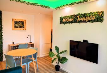 Urban Jungle 42 has Balcony rooms