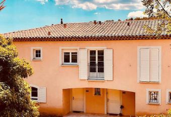 Conciergerie Lucie has Balcony rooms