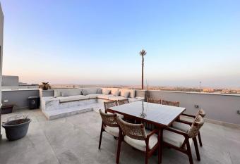 Beautiful Rooftop Retreat in Zayed has Balcony rooms