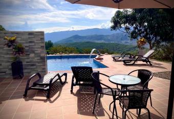 Casa Campestre Villa de los Angeles has Balcony rooms