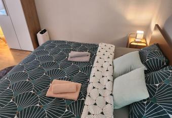 Duplex confortable proche Paris has Balcony rooms